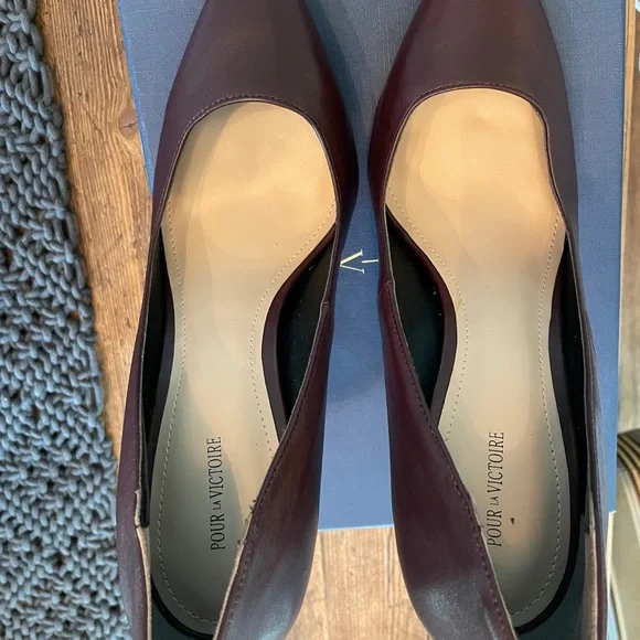 Pour La Victoire never worn size 9 burgundy heels - Picture 6 of 6
